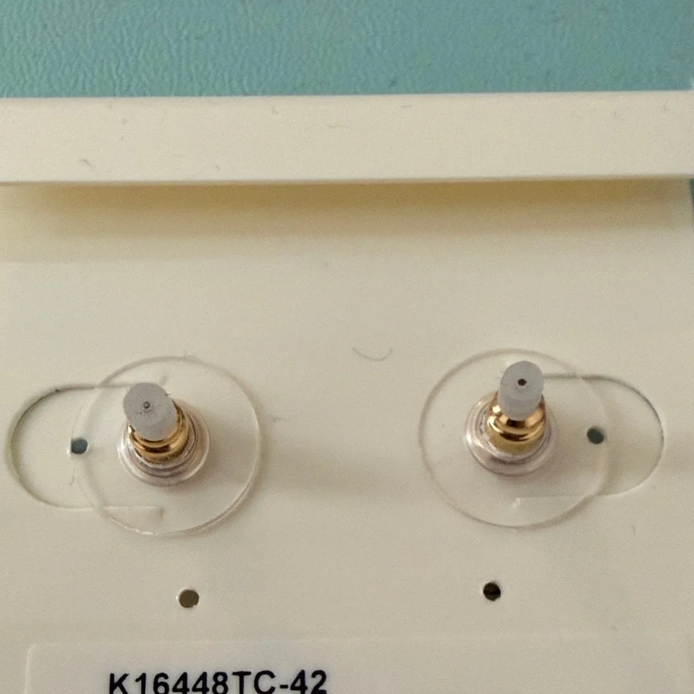 Tahari Classic Style Gold-Tone & Black Clover Stud Earrings NWT ❤️ - Picture 3 of 4